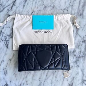 Return to Tiffany padded large Wallet in Black